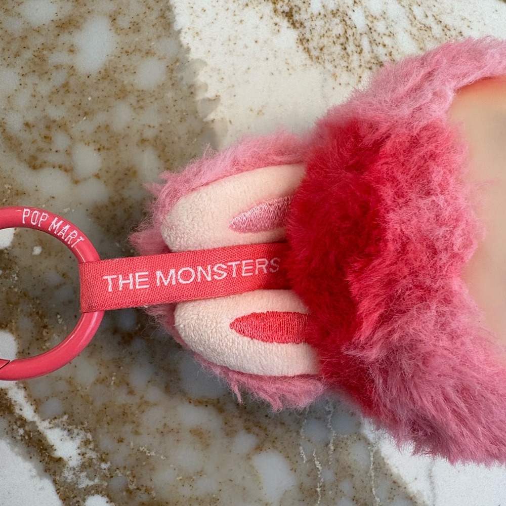 Labubu Big Into Energy - Love - Picture 4 of 9